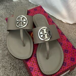 Tory Burch gray heron/silver Benton band flat sandal